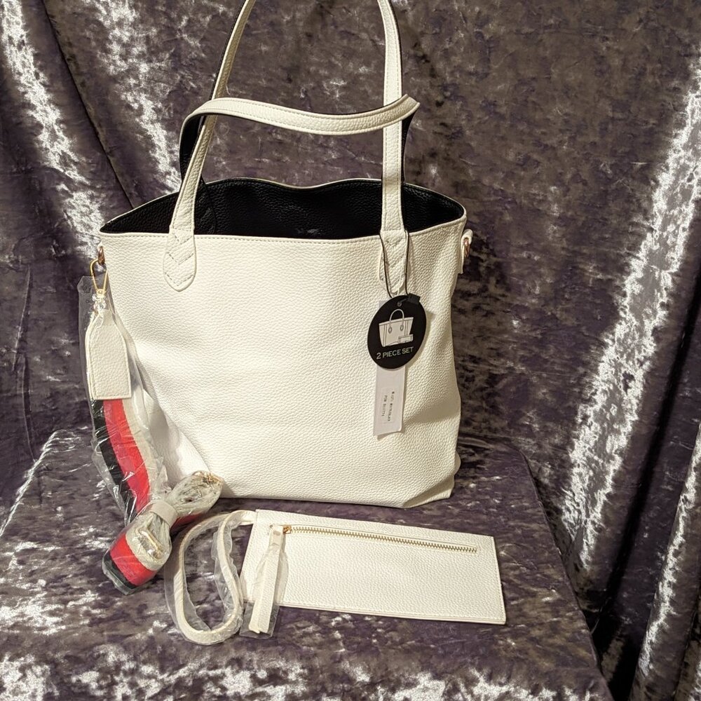 Malibu Skye Reversable Tote with Wristlet and Adjustable Strap NWT